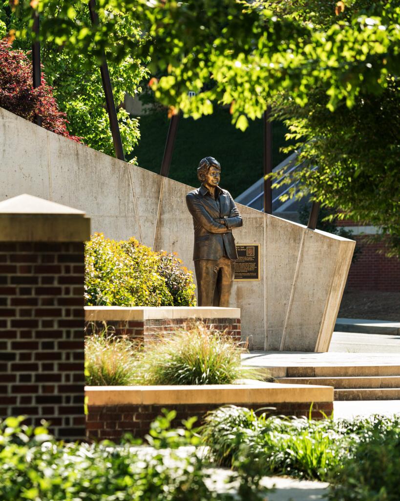 Statue of Pat Summit